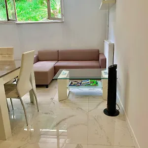 https://lesjardinsfleuris.fr-provencehotel.com